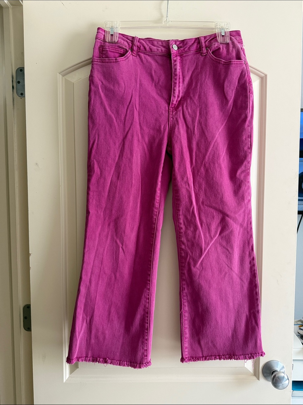 Zenana Outfitters Fuchsia cropped Jeans
